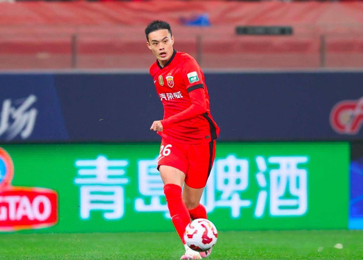 关于关键战役引发球迷热议，每场比赛牵动人心的信息